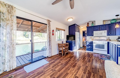 Brookings Casa | Quiet Riverfront Oasis & Getaway Cabin