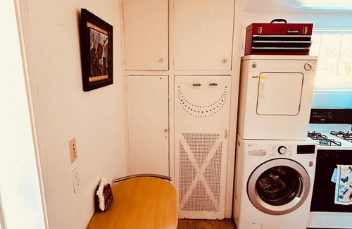 Lower Riviera Cabaña | Quiet Room in American Riviera Cottage, with Ocean View in charming older home