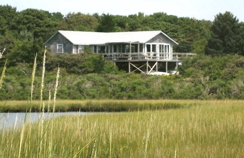Edgartown Cabina | Escapar Rústico Tranquilo Con salida y puesta vistas sobre Cabo Poge Pond