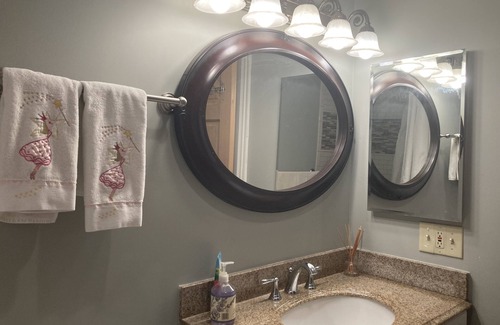 Agoura Hills Casa | Quiet, Safe, Spacious, Centrally Located, SUPER CLEAN AND WELL-CARED PLACE