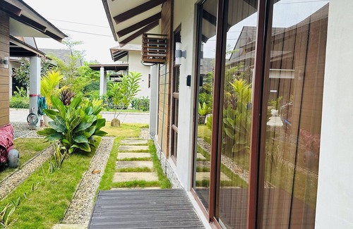 Danao City Casa | Quiet Seaside Villa 5 mins walk to the beach, clubhouse and boardwalk