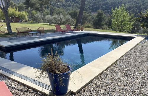 Gemenos Casa | Quiet south-facing villa with private pool wooded grounds near creeks