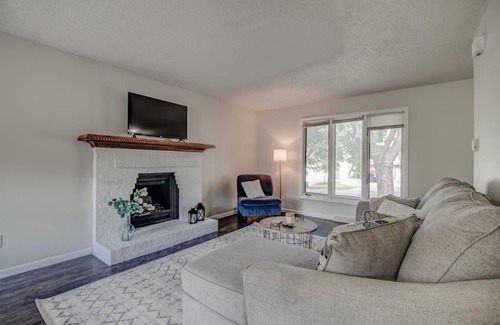Clive Casa | Quiet Spacious Duplex in West Des Moines