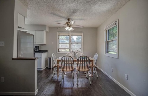 Clive Casa | Quiet Spacious Duplex in West Des Moines