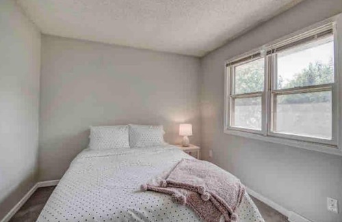 Clive Casa | Quiet Spacious Duplex in West Des Moines