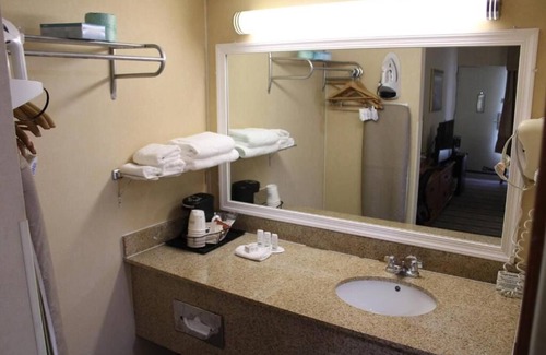 Lynchburg Hotel | Quiet Stay Perfect for Business Travelers at Lynchburg Location