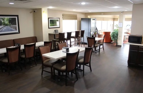 Lynchburg Hotel | Quiet Stay Perfect for Business Travelers at Lynchburg Location