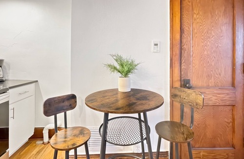 Downtown Des Moines Apartamento | Quiet Studio on Grand Ave - Heart of Downtown