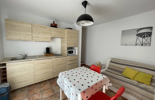 Auriol Apartamento | Quiet studio with pool and large outdoor area