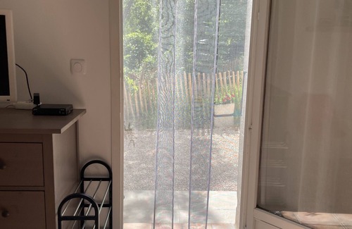 Auriol Apartamento | Quiet studio with pool and large outdoor area