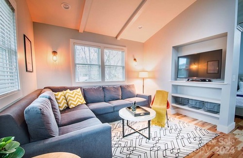 Five Points Cabaña | Quiet Tiny Home Walking Distance to Downtown