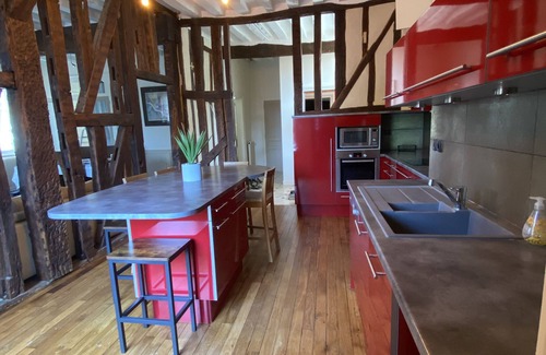 Auxerre Casa | Quiet town center, terrace and pool table, parking nearby