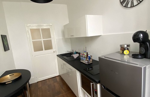 Auxerre Casa | Quiet town center, terrace and pool table, parking nearby
