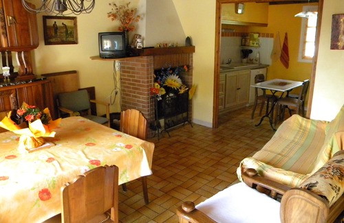 Castelnau-de-Brassac Cabaña | Alquiler de vacaciones tranquilo en las montañas medias