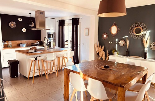 Mouries Villa | Quiet villa in charming Provence village