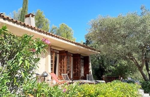 Cassis Villa | Villa calma, rodeada de naturaleza con impresionantes vistas.