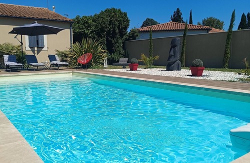 Althen-des-Paluds Villa | Quiet villa with private pool and large garden