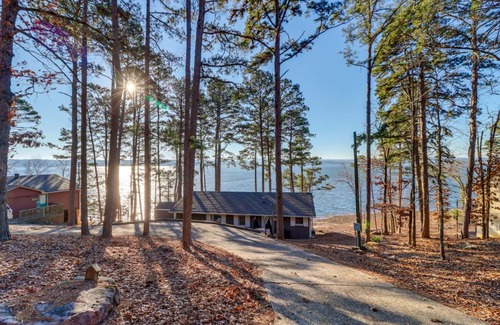 Edgemont Casa | Quiet Waterfront Getaway with Furnished Deck and Grill
