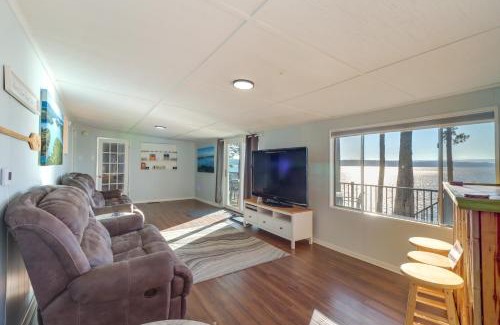 Edgemont Casa | Quiet Waterfront Getaway with Furnished Deck and Grill