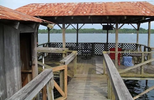 Ferriday Casa | Quiet Waterfront Lakehouse with pier. Kid friendly. Natchez close by.