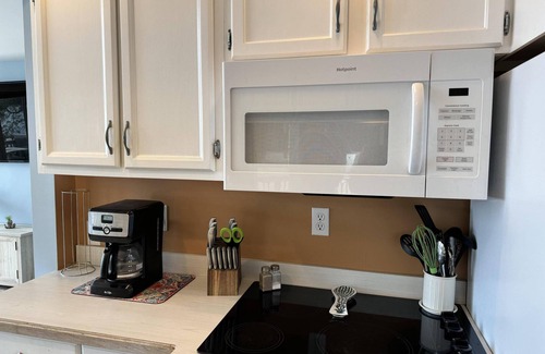 Snug Harbor Casa | Quiet waterfront retreat - 15 mins to historic Edenton.