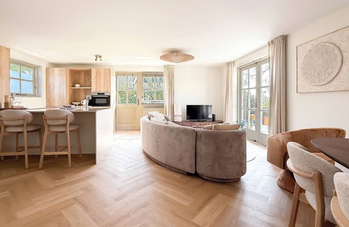 Egmond aan den Hoef Casa | Quietly located, modern, detached holiday home for 6 people with a large garden.