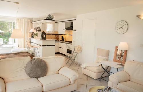 Frejus Casa | Quietly located villa with shared pool