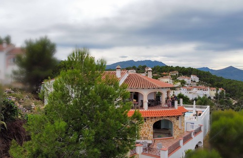 La Font d'en Carros Villa | Villa tranquila con vistas panorámicas, piscina privada y wifi gratuito.
