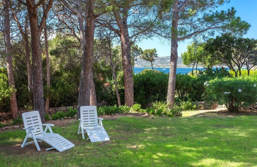 Baja Sardinia Casa | Tranquila casa de vacaciones con vistas al mar, jardín y terraza