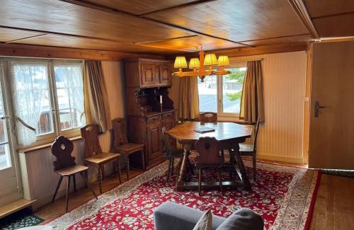 Adelboden Apartamento | Quietly situated holiday home with marvelous mountain views