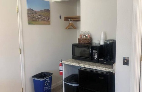 Keene Apartamento | "Quinn" tessential Railfan Accommodation 2 People 13& Up, 1 Bedroom, 1 Bathroom