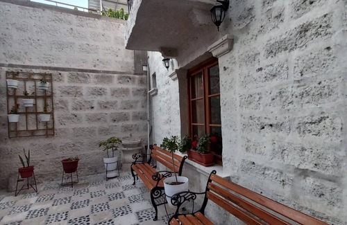 Arequipa Apartamento | Quinta Alpaca, casona de sillar, a 5 minutos de la plaza de Yanahuara.