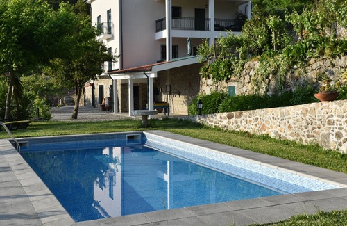 Nogueiro e Tenoes Casa | Quinta do Bacelo, Braga, Amplia casa de 4 dormitorios y piscina