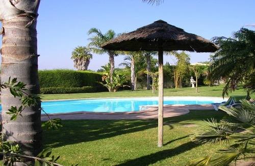Albufeira Villa | Quinta Ourolago Vivenda V1 de Luxo, com piscina, jardins e lago.