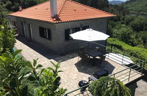 Ponte da Barca Casa | Peneda Geres Quinta Parque Nacional alojamiento calentado zona de la piscina