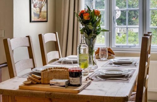 Great Missenden Casa | Quintessential Chilterns Cottage Pass the Keys