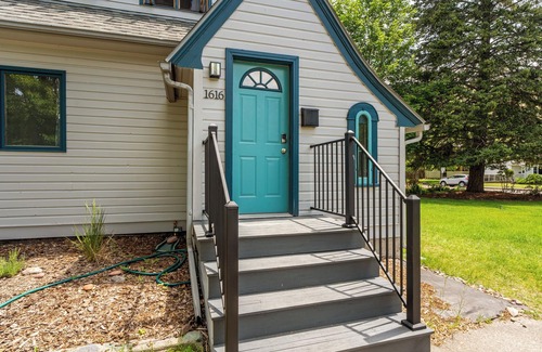University District Casa | Quintessential University District Home