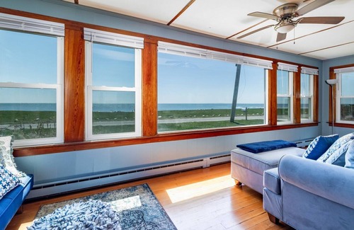 Matunuck Casa | Quintessential Waterfront Beach Home-Steps away to private association beach and East Matunuck beach