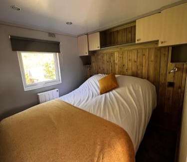 Bryn-crug Casa | Quirky Cabin with On Site Dog Field
