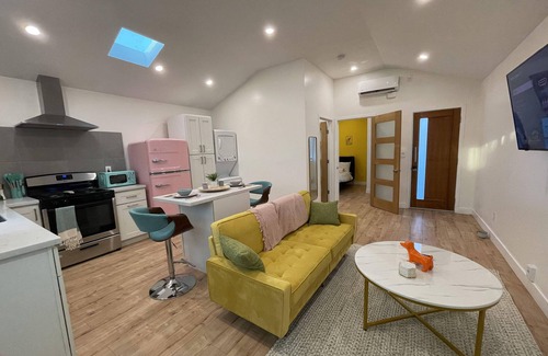 Burbank Casa | Quirky home minutes from Burbank Airport, Universal Studios, and Hollywood!