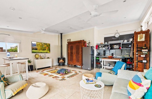 Marrickville Casa | Quirky Marrickville 1-Bed with Courtyard by Shops