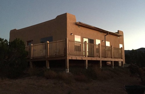 Taos Casa | La Casita de Johnny "B", en medio de un bosque de piñones y enebros. ¡5 estrellas! :)