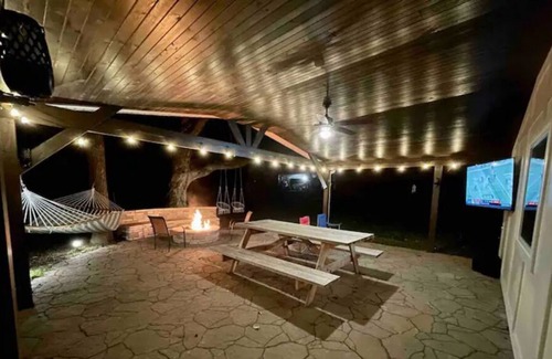 Eighth Avenue Casa | Quite 2bed/1bath hideaway on spacious lot