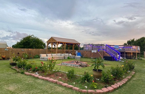 Matagorda Cabina | Quite peaceful cabin resort with pool and BBQ area with firepit!