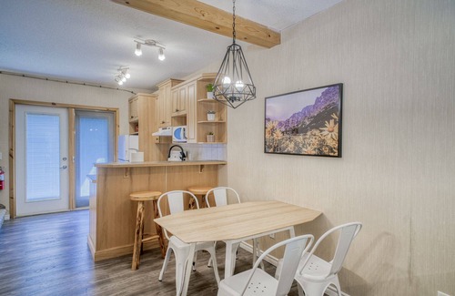 Harvie Heights Casa | Quite Townhome w/2BR&2BATH- Rocky Mtn Getaway