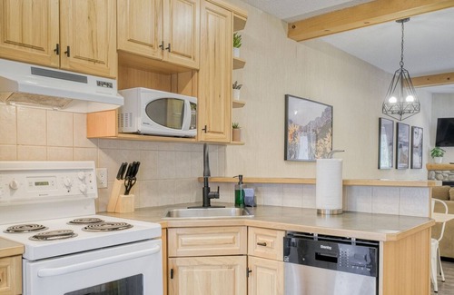 Harvie Heights Casa | Quite Townhome w/2BR&2BATH- Rocky Mtn Getaway