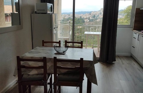 Greoux-les-Bains Apartamento | Résidence les chênes blancs T2 apartment