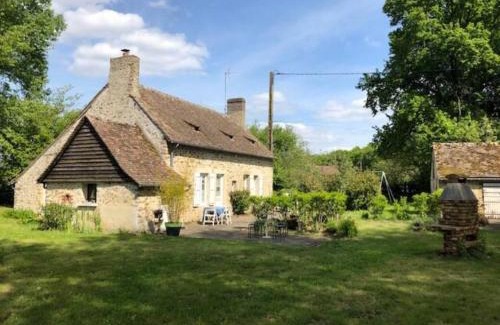 Champagne Casa | "Rêves de Gamins", Chambre de droite, 4 couchages dans gîte de campagne "La Camusière", proche du Pôle Européen et du circuit des 24h