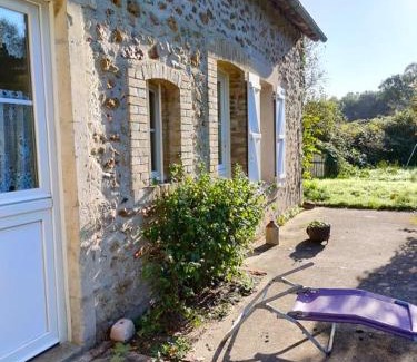 Champagne Casa | "Rêves de Gamins", Chambre de droite, 4 couchages dans gîte de campagne "La Camusière", proche du Pôle Européen et du circuit des 24h