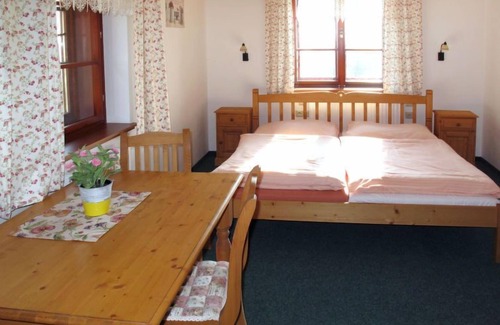 Uhlejov Casa | Casa de vacaciones Růžovka (ULJ100) en Uhlejov - 24 personas, 7 dormitorios